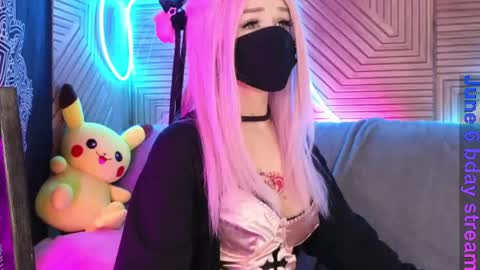Snapshot of pika_pikaa chatting on June 1, 12:12 am Sonya online show from June 1, 12:12 am