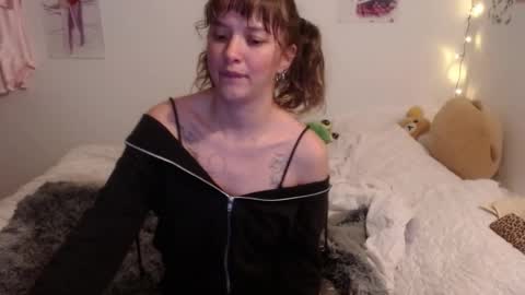 Snapshot of pikawiii chatting on January 22, 2:26 am ill be back on monday 18th of november online show from January 22, 2:26 am