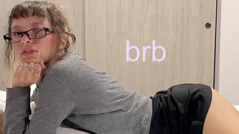 Snapshot of pikawiii chatting on February 8, 3:08 am ill be back on monday 18th of november online show from February 8, 3:08 am