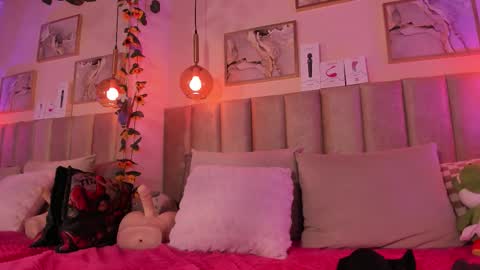 PIKAYLE  online show from January 6, 9:50 pm