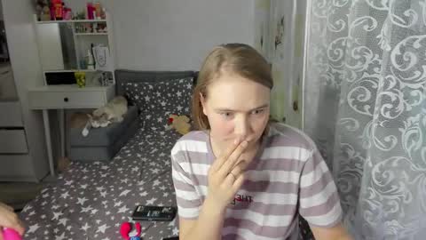 Adele and Elli online show from March 25, 4:46 pm