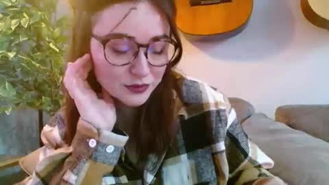 PilloGoddess online show from November 30, 12:25 am