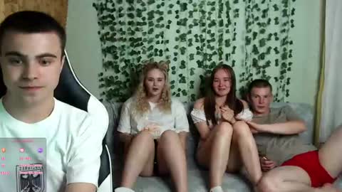 Snapshot of pillow_talkk chatting on July 29, 8:51 pm Adam Alaria Alice Alex online show from July 29, 8:51 pm