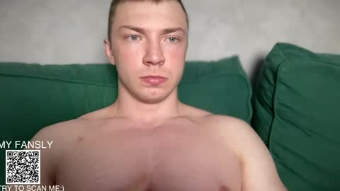 Snapshot of pimple_gang chatting on June 1, 10:44 pm Sasha online show from June 1, 10:44 pm
