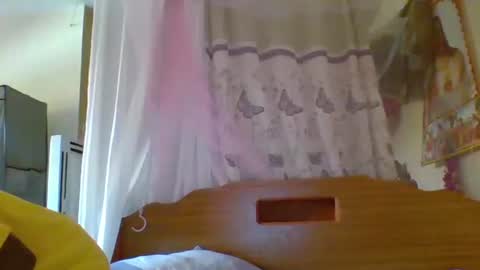 Snapshot of pinah1997 chatting on June 8, 10:04 am pinah1997 online show from June 8, 10:04 am
