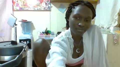 Snapshot of pinah1997 chatting on July 18, 9:18 pm pinah1997 online show from July 18, 9:18 pm
