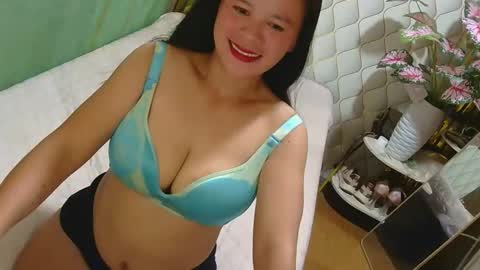 Snapshot of pinay_flor chatting on April 13, 11:05 am IM FLOR online show from April 13, 11:05 am