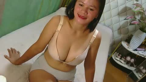 Snapshot of pinay_flor chatting on April 25, 12:46 am IM FLOR online show from April 25, 12:46 am