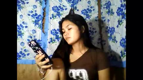 Snapshot of pinay_just18th chatting on April 28, 1:04 am pinay_just18th online show from April 28, 1:04 am
