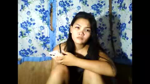 Snapshot of pinay_just18th chatting on May 2, 2:05 am pinay_just18th online show from May 2, 2:05 am