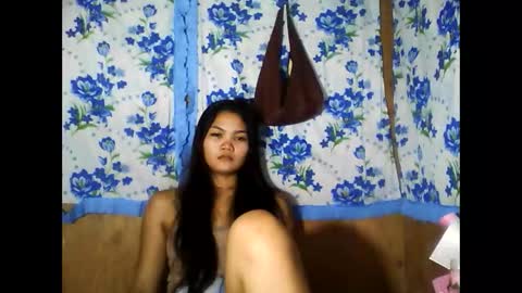Snapshot of pinay_just18th chatting on May 6, 11:10 pm pinay_just18th online show from May 6, 11:10 pm