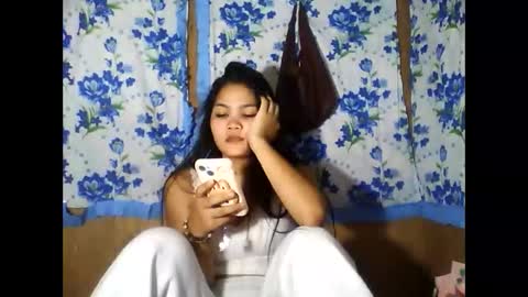 Snapshot of pinay_just18th chatting on May 12, 2:58 pm pinay_just18th online show from May 12, 2:58 pm