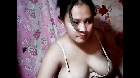 Snapshot of pinay_mama_milkbigboobs chatting on February 5, 11:55 am pinay_mama_milkbigboobs online show from February 5, 11:55 am