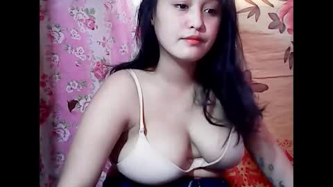 Snapshot of pinay_mama_milkbigboobs chatting on February 6, 12:54 am pinay_mama_milkbigboobs online show from February 6, 12:54 am