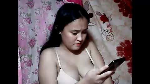Snapshot of pinay_mama_milkbigboobs chatting on February 28, 11:36 am pinay_mama_milkbigboobs online show from February 28, 11:36 am