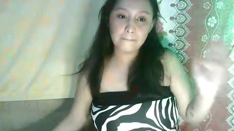Snapshot of pinay_mama_milkbigboobs chatting on March 5, 2:12 pm pinay_mama_milkbigboobs online show from March 5, 2:12 pm