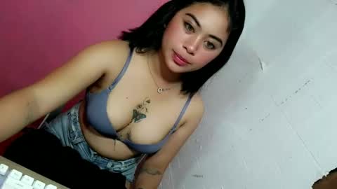 Snapshot of pinay_shinexxx chatting on June 2, 11:51 pm pinay_shinexxx online show from June 2, 11:51 pm