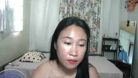 Snapshot of pinayhotty_yumie chatting on June 8, 1:28 am yumie online show from June 8, 1:28 am