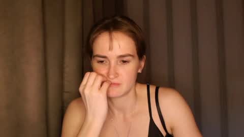 Snapshot of pineapple__mood chatting on April 29, 7:20 pm online show from April 29, 7:20 pm