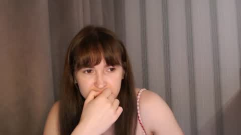 Snapshot of pineapple__mood chatting on July 19, 7:45 am online show from July 19, 7:45 am