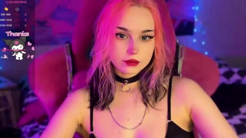 Snapshot of pineapple_dope chatting on June 7, 11:08 pm Nancy online show from June 7, 11:08 pm