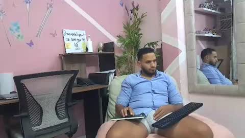 Snapshot of pineappleflipped chatting on August 10, 3:21 am pineappleflipped online show from August 10, 3:21 am