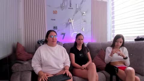 Snapshot of pink_as chatting on February 10, 1:26 pm pink_as online show from February 10, 1:26 pm