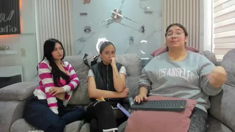 Snapshot of pink_as chatting on February 19, 1:18 pm pink_as online show from February 19, 1:18 pm