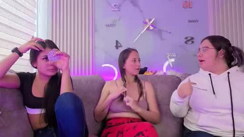 Snapshot of pink_as chatting on February 20, 1:22 pm pink_as online show from February 20, 1:22 pm