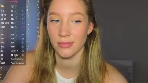 Snapshot of pink_rosee_ chatting on December 20, 3:14 am online show from December 20, 3:14 am