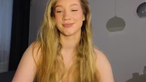 Snapshot of pink_rosee_ chatting on November 10, 3:05 am online show from November 10, 3:05 am