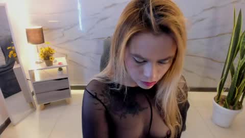 Snapshot of pink_secret chatting on April 27, 1:09 pm pink_secret online show from April 27, 1:09 pm