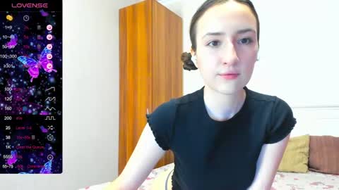 Snapshot of pink_soda33 chatting on June 21, 6:05 am pink_soda33 online show from June 21, 6:05 am