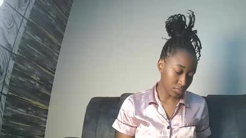 PinkyAura online show from February 11, 9:14 am