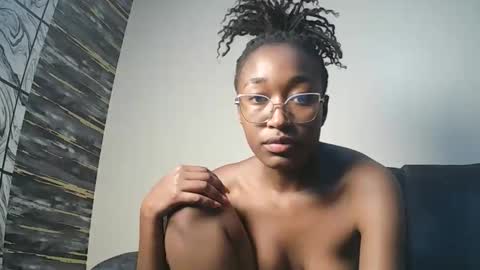 PinkyAura online show from February 13, 9:22 pm