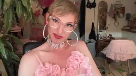 Snapshot of pinkfag chatting on June 1, 6:20 pm pinkfag online show from June 1, 6:20 pm
