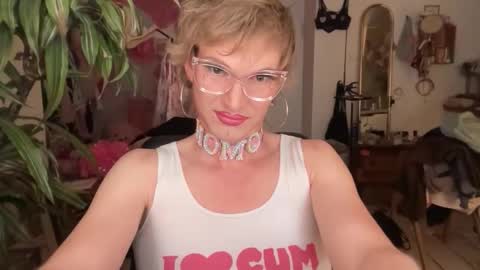 Snapshot of pinkfag chatting on June 5, 1:06 pm pinkfag online show from June 5, 1:06 pm