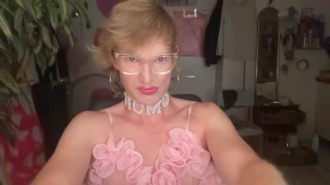 Snapshot of pinkfag chatting on July 13, 4:43 pm pinkfag online show from July 13, 4:43 pm