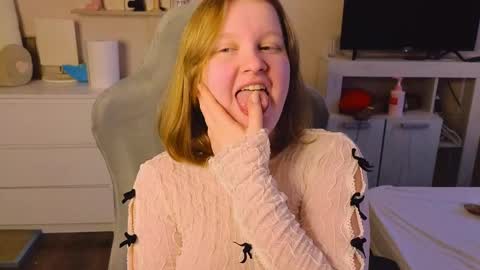 pinkiep1e online show from April 11, 3:55 am