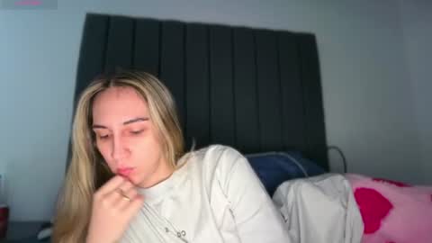 Snapshot of pinkilola chatting on July 19, 5:27 pm Pinkilola online show from July 19, 5:27 pm