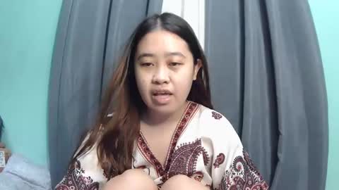 Snapshot of pinkish_shine chatting on February 9, 12:25 am Hi its me shine online show from February 9, 12:25 am