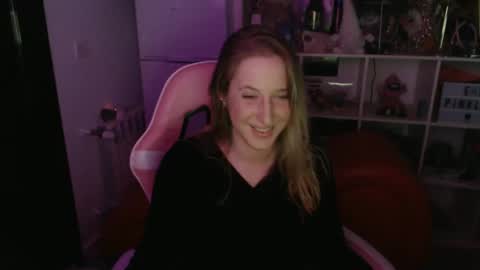 Snapshot of pinkladyx2 chatting on January 4, 10:13 pm pinkladyx2 online show from January 4, 10:13 pm