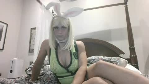 Snapshot of pinkpillbambi chatting on August 3, 3:05 am pinkpillbambi online show from August 3, 3:05 am