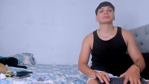 Snapshot of pinksmile_1 chatting on September 30, 10:59 pm pinksmile_1 online show from September 30, 10:59 pm