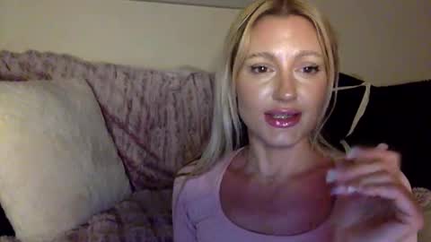 pinksn0wle0pard online show from May 25, 6:19 am