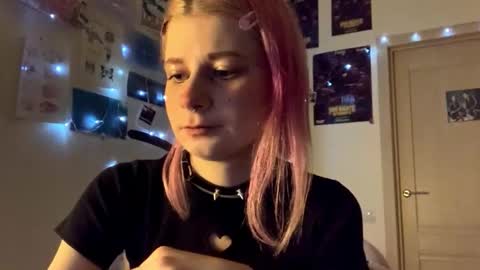 Snapshot of pinkvampire chatting on October 5, 6:17 pm Sara online show from October 5, 6:17 pm