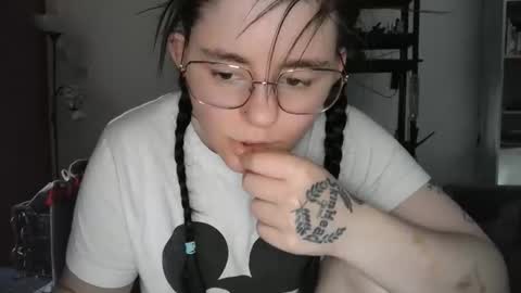 Snapshot of pinkwife97 chatting on September 9, 11:32 am pinkwife97 online show from September 9, 11:32 am