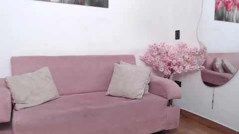 Snapshot of pinky_f00x chatting on May 6, 7:08 pm pinky_f00x online show from May 6, 7:08 pm