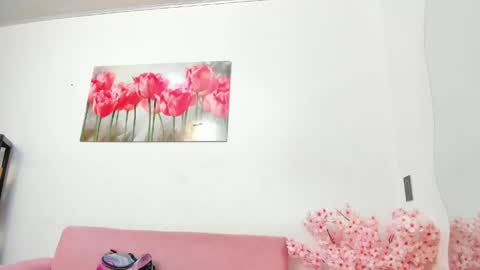Snapshot of pinky_f00x chatting on June 2, 7:38 pm pinky_f00x online show from June 2, 7:38 pm