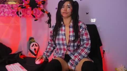 Snapshot of pinky_purr chatting on October 31, 4:52 pm Pinky Purr online show from October 31, 4:52 pm